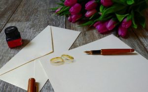 feuille et enveloppe avec alliances - C&D Events Wedding planner / Organisatrice de mariage Oise et paris