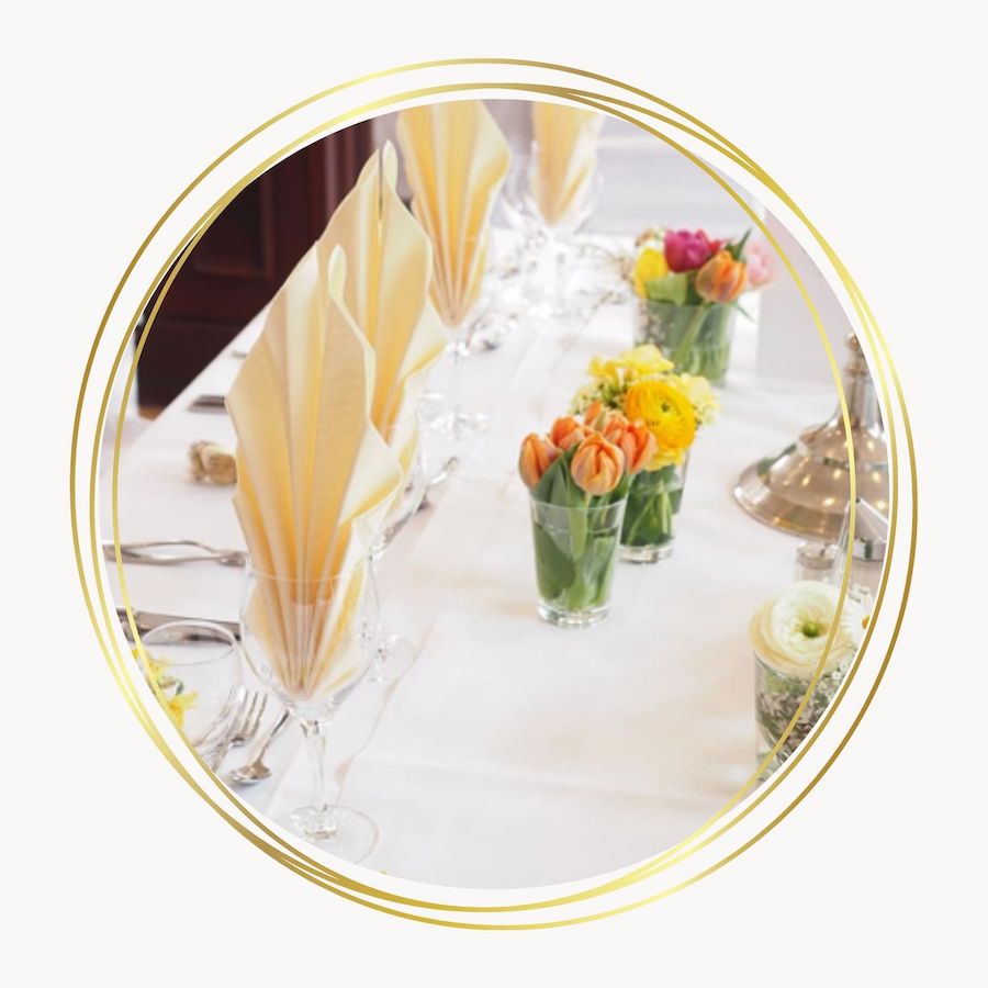 table dressée pour un mariage avec des couleurs pales - C&D Events Wedding planner / Organisatrice de mariage Oise et Paris